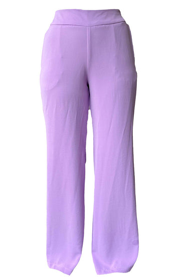 Pantalón flare color lila.