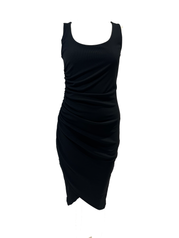 Vestido fruncido lateral color negro.