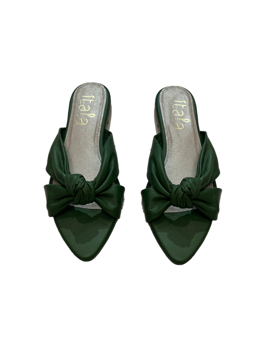 Sandalia en punta con nudo color verde pino
